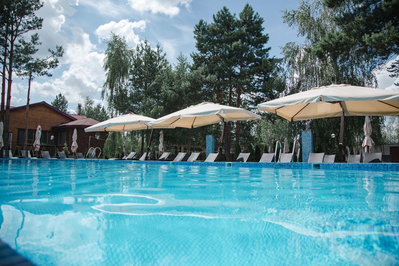 Загородный Отельно-Ресторанный Комплекс "Четыре Сезона" Pylypovychi Extérieur photo