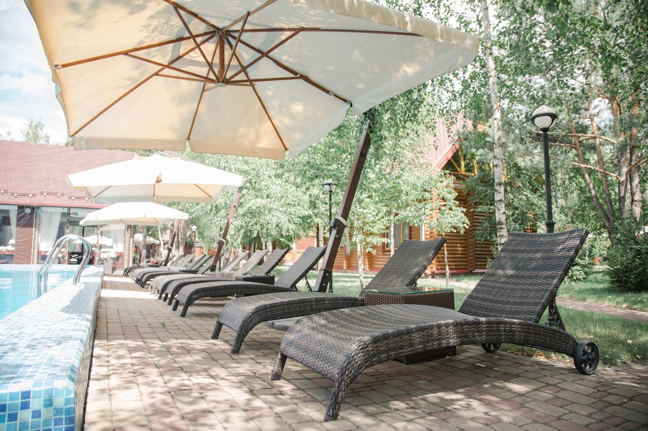 Загородный Отельно-Ресторанный Комплекс "Четыре Сезона" Pylypovychi Extérieur photo