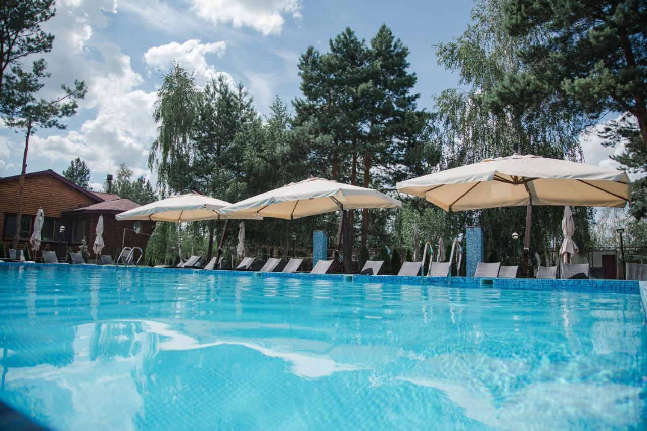 Загородный Отельно-Ресторанный Комплекс "Четыре Сезона" Pylypovychi Extérieur photo